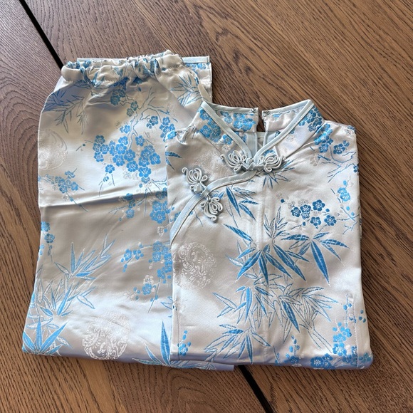 NWOT Chinese Floral Blue and Silver Pajama Set with Wrap-Style Top Size 12 - Picture 1 of 13
